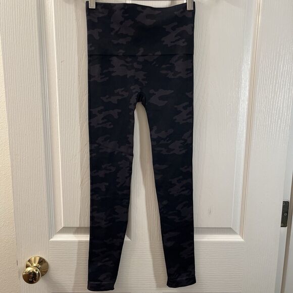 SPANX Women’s Medium Look at Me Now Seamless Leggings Black Camo Shaping FL3515 - Picture 4 of 9